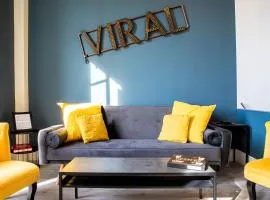 The Loft - Superb 2 bedrooms on top floor with terrace - 10min to Palais & Beach!