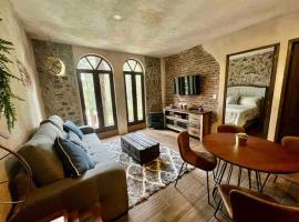 Incre&iacute;ble Loft Completo en Val'Quirico，Santeagueda的有停車位的飯店