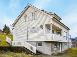 Amazing Home In Etne With 3 Bedrooms And Wifi, feriebolig i Etnesjøen