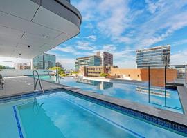 Great located unit/Private Balcony, Pool,Gym,Parking, hotel with hot tubs in Brisbane