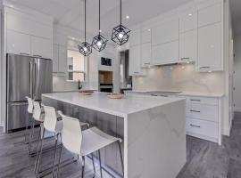Brand New, Cheerful, Exquisite 4 BR house, fast wifi, free parking, hotel en Langley