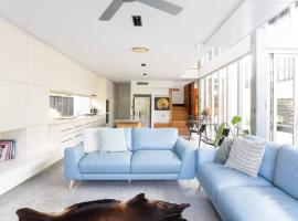 Casuarina Beachfront House - Hostie Properties、カジュアライナのホテル