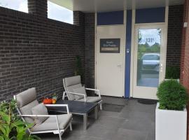 Elvis Presley private studio with kitchen and airconditioning, hotel near Zeelandhallen Goes, Goes