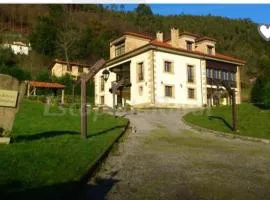 La Rectoral de Valdedios.Casa rural con chimenea