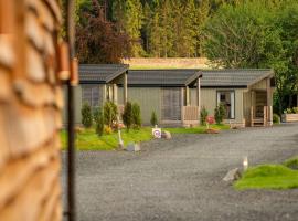 Lodge 10 - The Cedars, hotel with parking in Perth