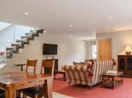 Larch Cottage - Uk36198, pet-friendly hotel in Fordingbridge