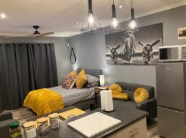 Leafy Retreat Kenridge Trendy, hotel near Parking (Kenridge Primary), Cape Town