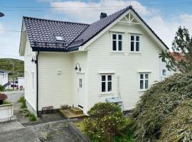 Holiday home Hernar, casa de férias em Bøvågen