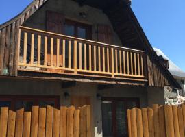 Maisonette 'La Toue' in Pyrenees National Park, hotel in Arrens-Marsous