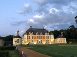 Château du Boschet chambre Pierre de Lescouet、Bourg-des-ComptesのB&B