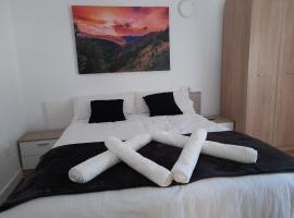 Room in Lodge - Las Quintas de los Mangas Verdes, hotel amb aparcament a Quintana Redonda