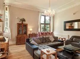 Pass the Keys Luxury 5 bedroom Riverside home in town centre