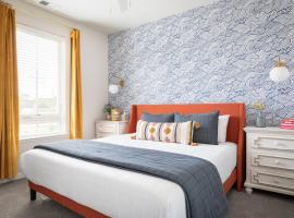 NEW HAPPY TRAIL 2BR CONDO CLOSE TO DOWNTOWN, acomoda&ccedil;&atilde;o em condom&iacute;nio em Traverse City