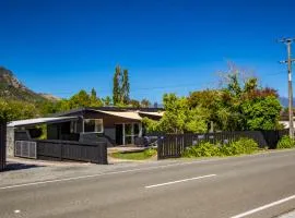 Pukeko Cottage - Pohara Holiday Home