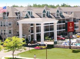Crown Choice Inn & Suites Lakeview and Waterpark – hotel w mieście Mackinaw City