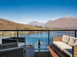A Luckie Charm - 5-Bedroom Townhouse with Spectacular View