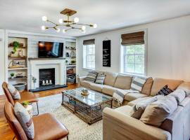 Chic Troy Home Near Downtown, 9 Mi to Albany!, помешкання у місті Трой