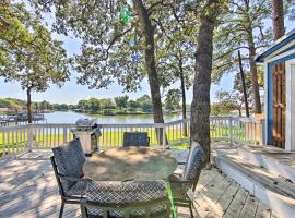 Gun Barrel City Lake House with Boat Launch and Grill!, hotel in Gun Barrel City