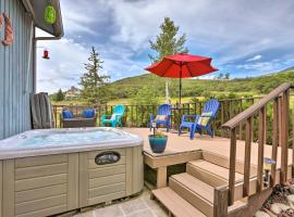 Sunlight Mountain Home with Hot Tub and View!, hotel in Carbondale