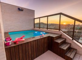 Cobertura Pé na Areia- Piscina, Churrasqueira, Vista Mar e a 50m da Praia dos Anjos