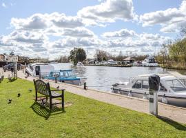 Staithe View, cabana o cottage a Horning