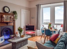 The Seaside Suite, holiday home in Helensburgh
