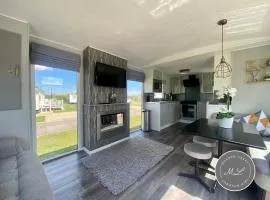 Meadow Lakes 22 - Golden Palm, pet friendly, WiFi, bed linen - Meadow Lakes Caravan & Lodge Hire