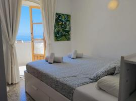 Lovely 2 bedroom in Capuchinos, San Juan de Capistrano, Nerja, hotel s parkovaním v destinácii Nerja