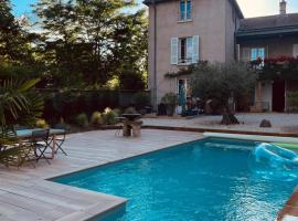 CASA ALTEA, hotel in La Chapelle-de-Guinchay