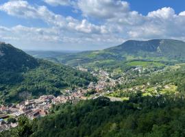 Logement de la ressource, hotel s parkiriščem v mestu Salins-les-Bains