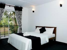 Sadhara River View Lodge, hotel di Kandy