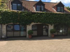 The Old Coach House at BYRE HOUSE, pet-friendly hotel in Coalpit Heath
