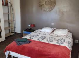 Chambre privée avec parking, habitación en casa particular en Nimes