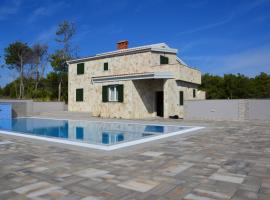 Villa Sana, beach hotel in Vir