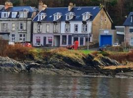 Superb Loch Side Apartment with Sea & Sunset Views, hotel en Helensburgh