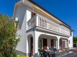 Nice Apartment In Jurandvor With Wifi
