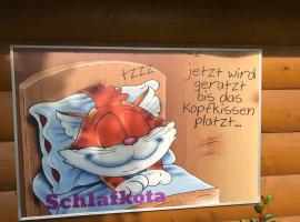 Schlafkota vom Friesenhof Wieratal, hotel con estacionamiento en Nobitz