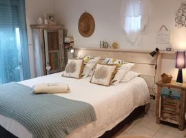 Jolie petite suite Côte d'Azur., Bed & Breakfast in Fréjus