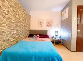 UNO'S Place with Karaoke,Wifi,Netflix and Balcony