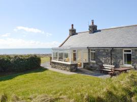 West Barr Cottage, villa i Eldrig Village