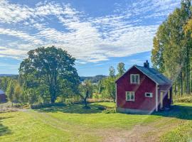 Cozy Home In rjng With Wifi, hotel amb aparcament a Hjällen