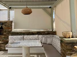 Serenity Living Platia, Tinos โรงแรมใกล้ พิพิธภัณฑ์งานหินอ่อน เมือง Venardatos ในPlatiá