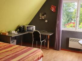 Chambre des Acacias, cheap hotel in Hirsingue
