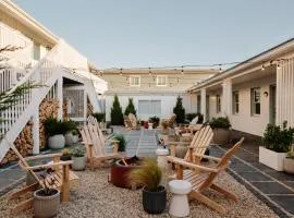 Daunts Albatross Motel