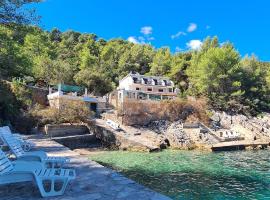 Apartments On the beach, hotel in Bogomolje