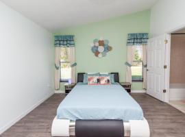 Gorgeous Fully Furnished 2-Bedroom Luxury Villa, αγροικία σε Kissimmee