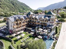 Tevini Dolomites Charming Hotel, hotel u gradu 'Commezzadura'
