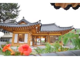 Gyeongju Hanok Sohwa, hotel cerca de Pagoda de piedra de 3 niveles en el Templo Goseonsa, Gyeongju