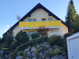 Ferienhaus Sonnengelb im Herzen des Schwarzwaldes, holiday home in Schonwald im Schwarzwald