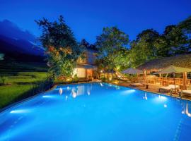 Puluong Luna Resort, hotel con piscina en Pu Luong